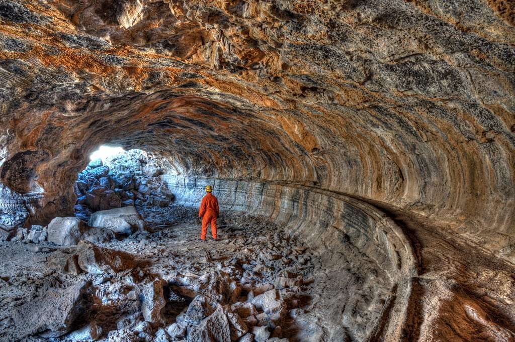 Picture of a huge lava tube.