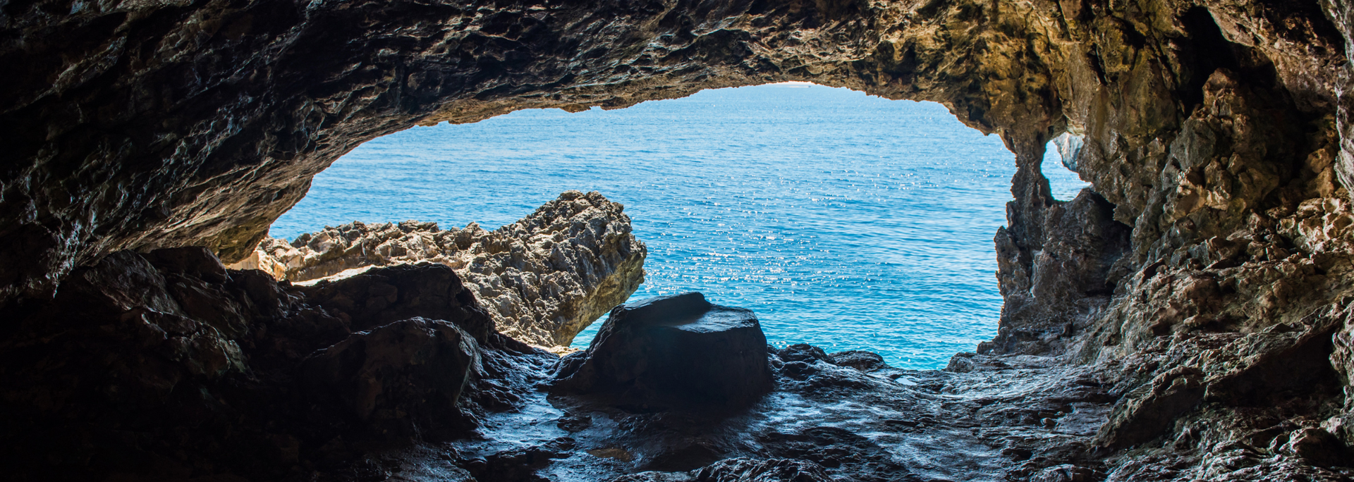 Picture of a Relict cave. Picture of a Relict cave.
