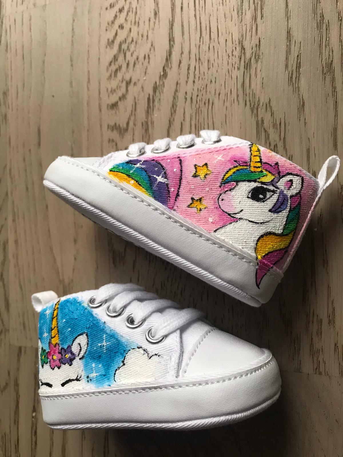 Scarpine neonato dipinte a mano Unicorno