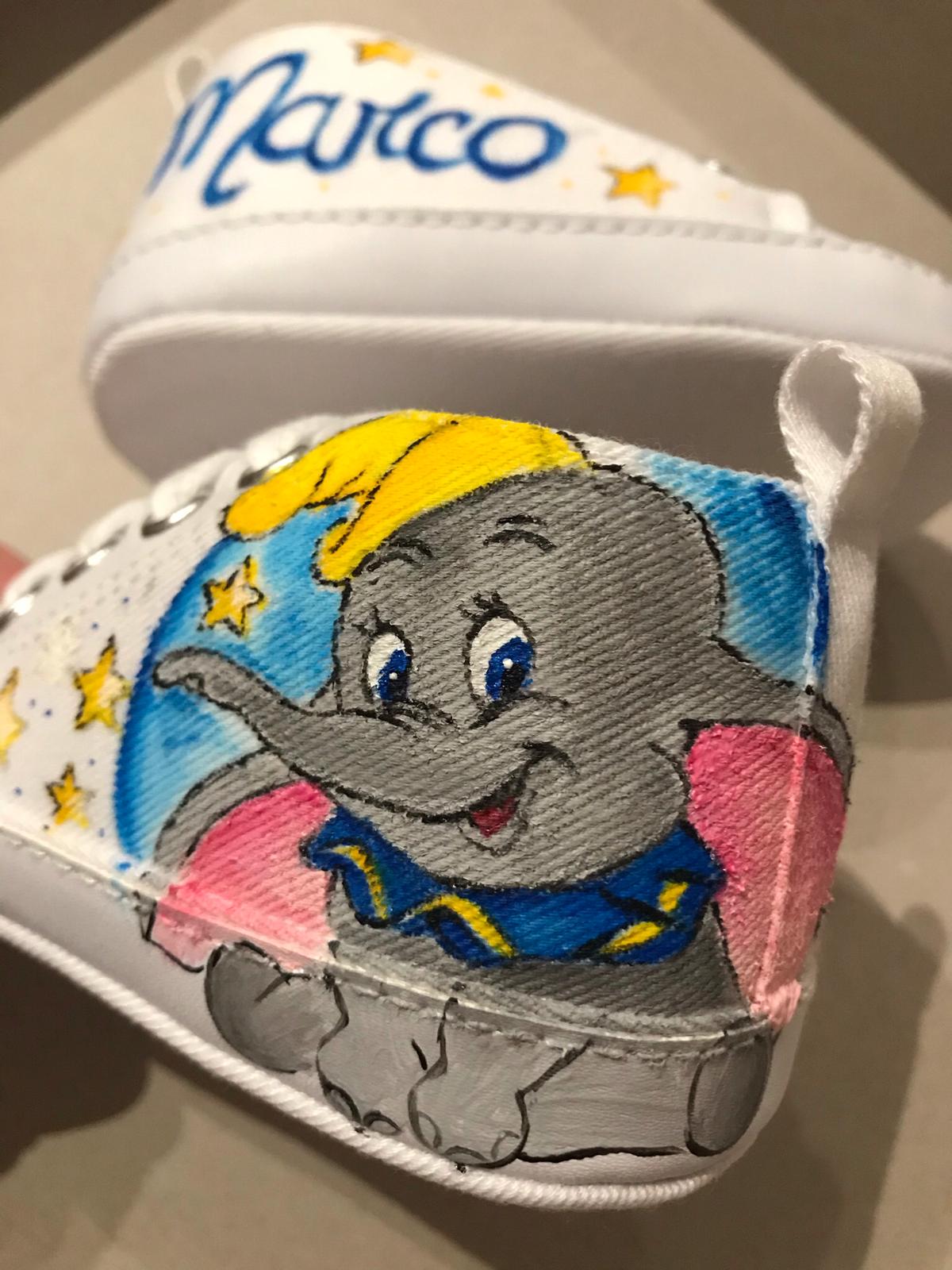 Scarpine neonato dipinte a mano Dumbo