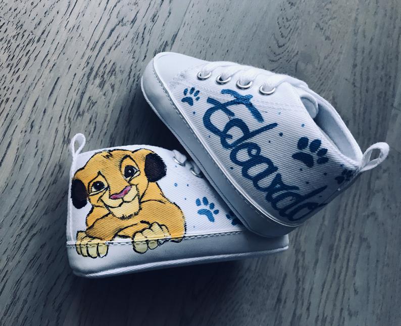 Scarpine neonato dipinte a  mano Simba
