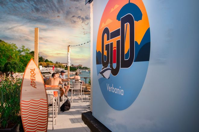 Bar sulla spiaggia con logo 