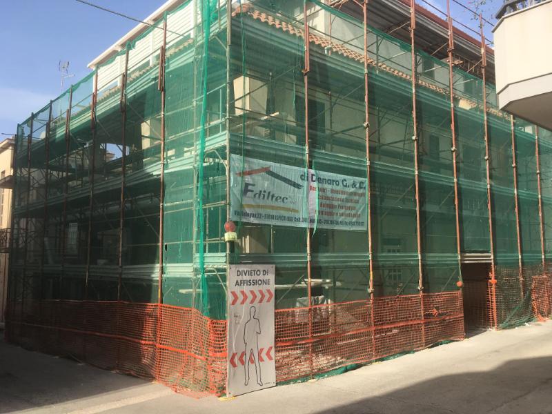 ponteggio per rifacimento condominio