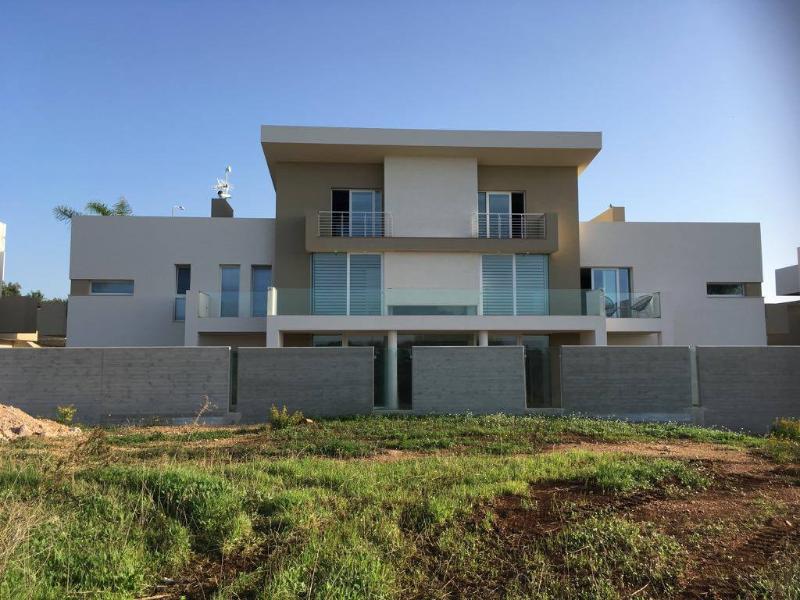 villetta bifamiliare su due piani