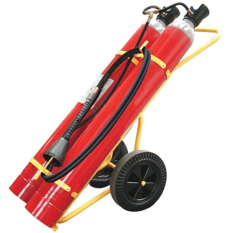 un estintore con carrello