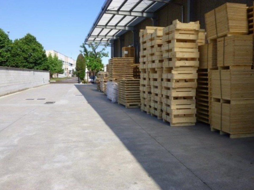 magazzino pallet per stoccaggio merci