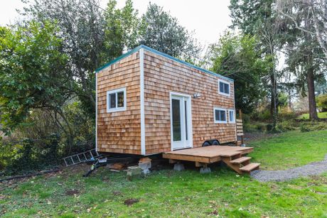 an image of tiny house with deck in Columbia, SC