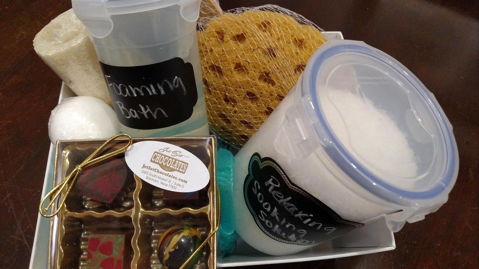 A container with the word relaxing on it