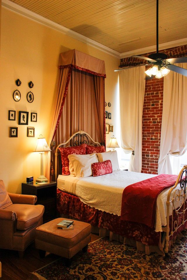 Ant Street Inn