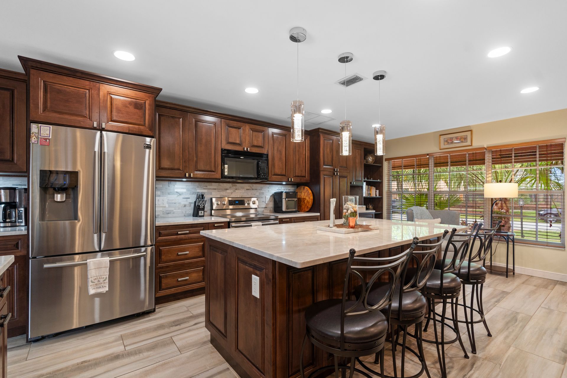 A dining room with a round table and chairs.