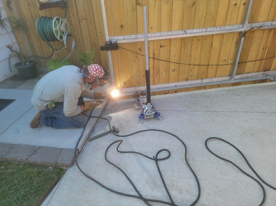 Wood Gate & Welder — Billings, MO — Hooten Construction & Welding