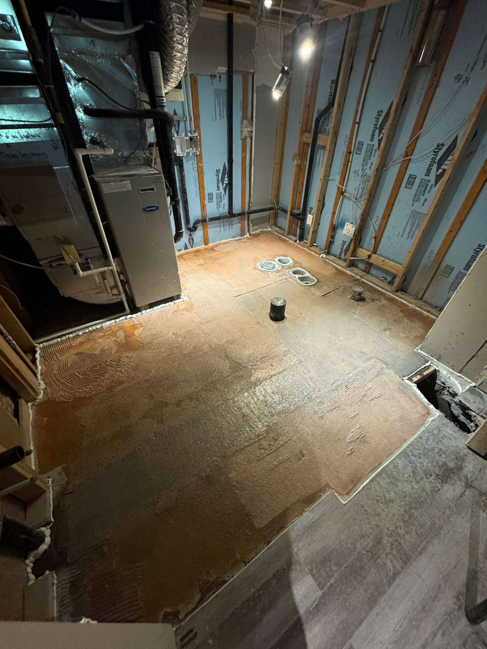 Une vue aérienne d'un sous-sol en construction.