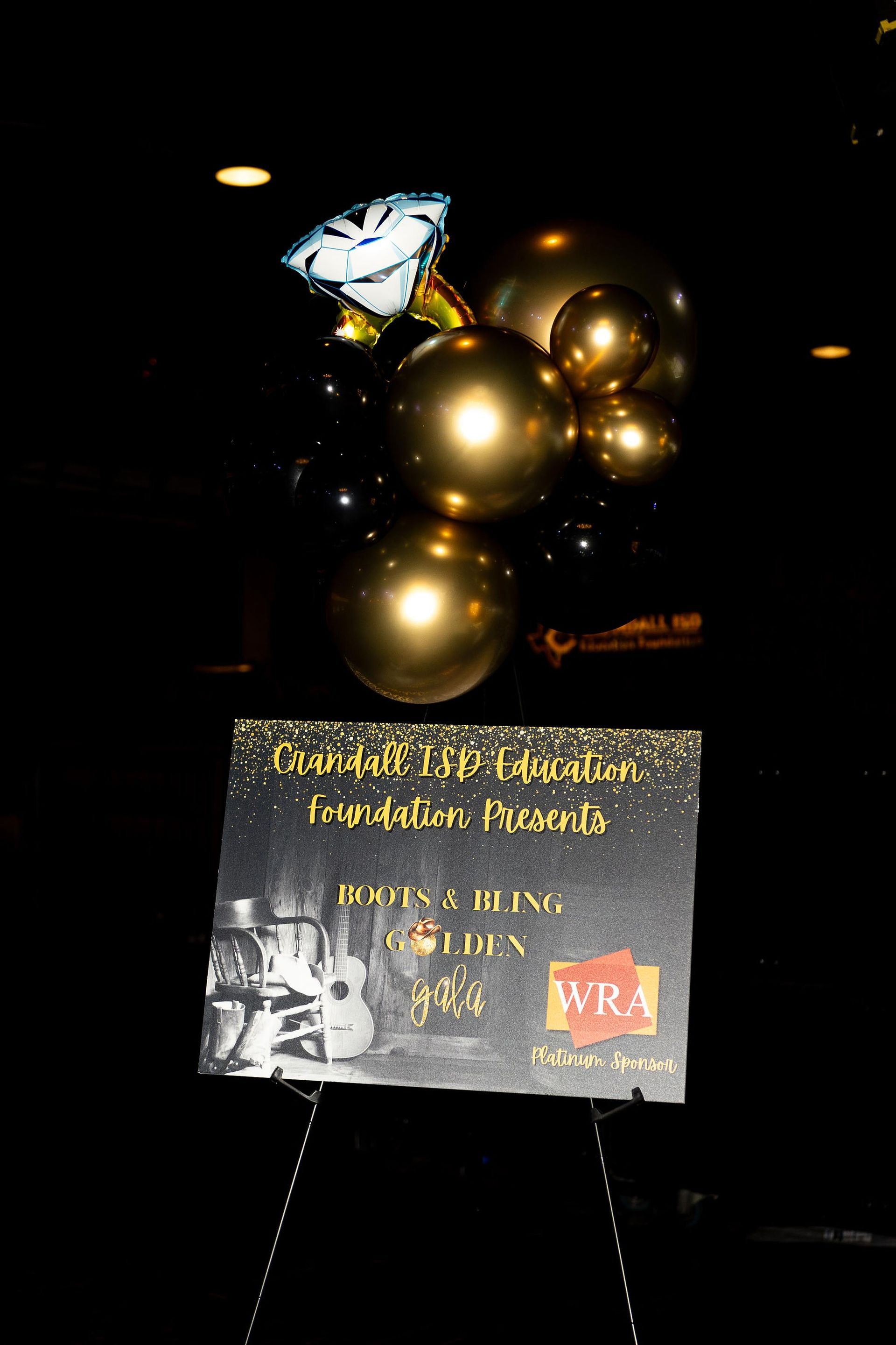 Sign with gold balloons: event 