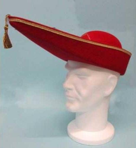 cappello di laurea rosso