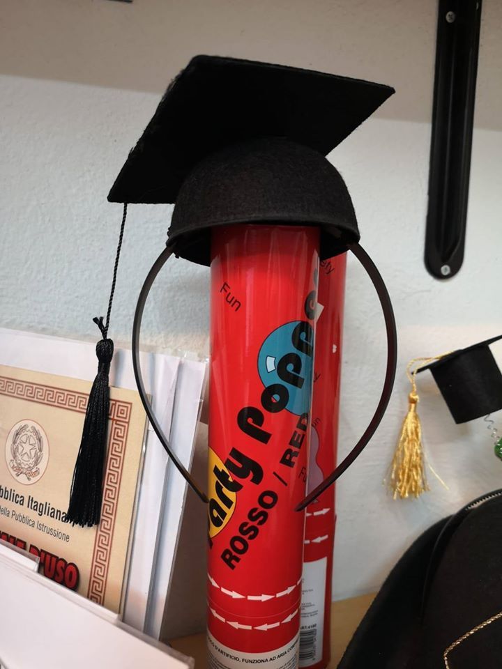 dettaglio cappello di laurea