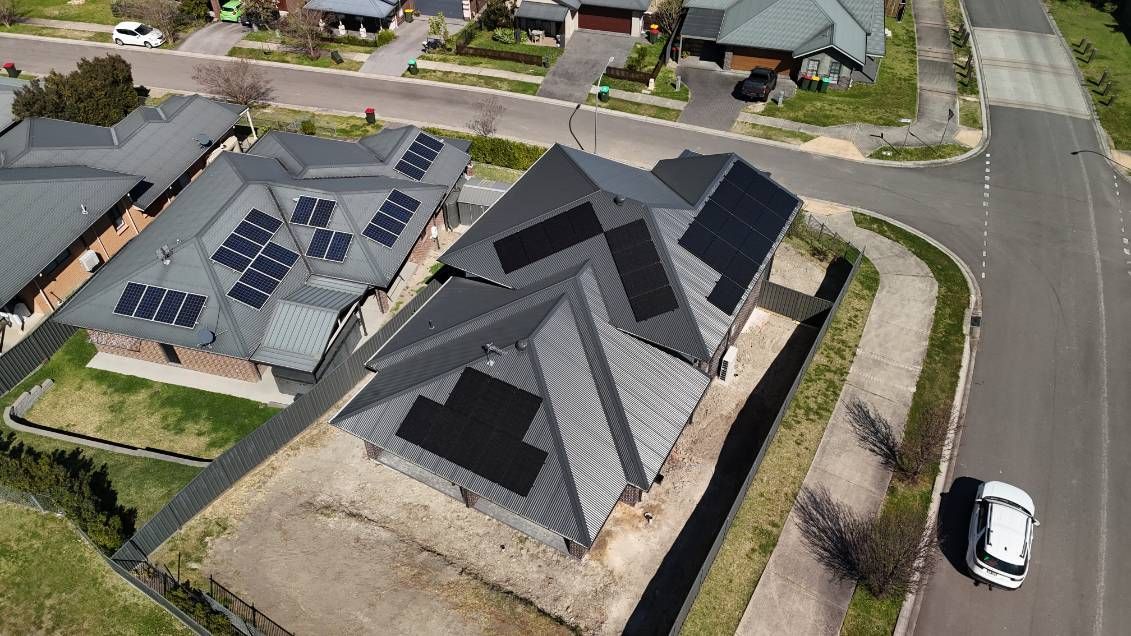 A Row of Solar Panels Sitting on Top of A Dirt Field — Podium Solar in Scone, NSW