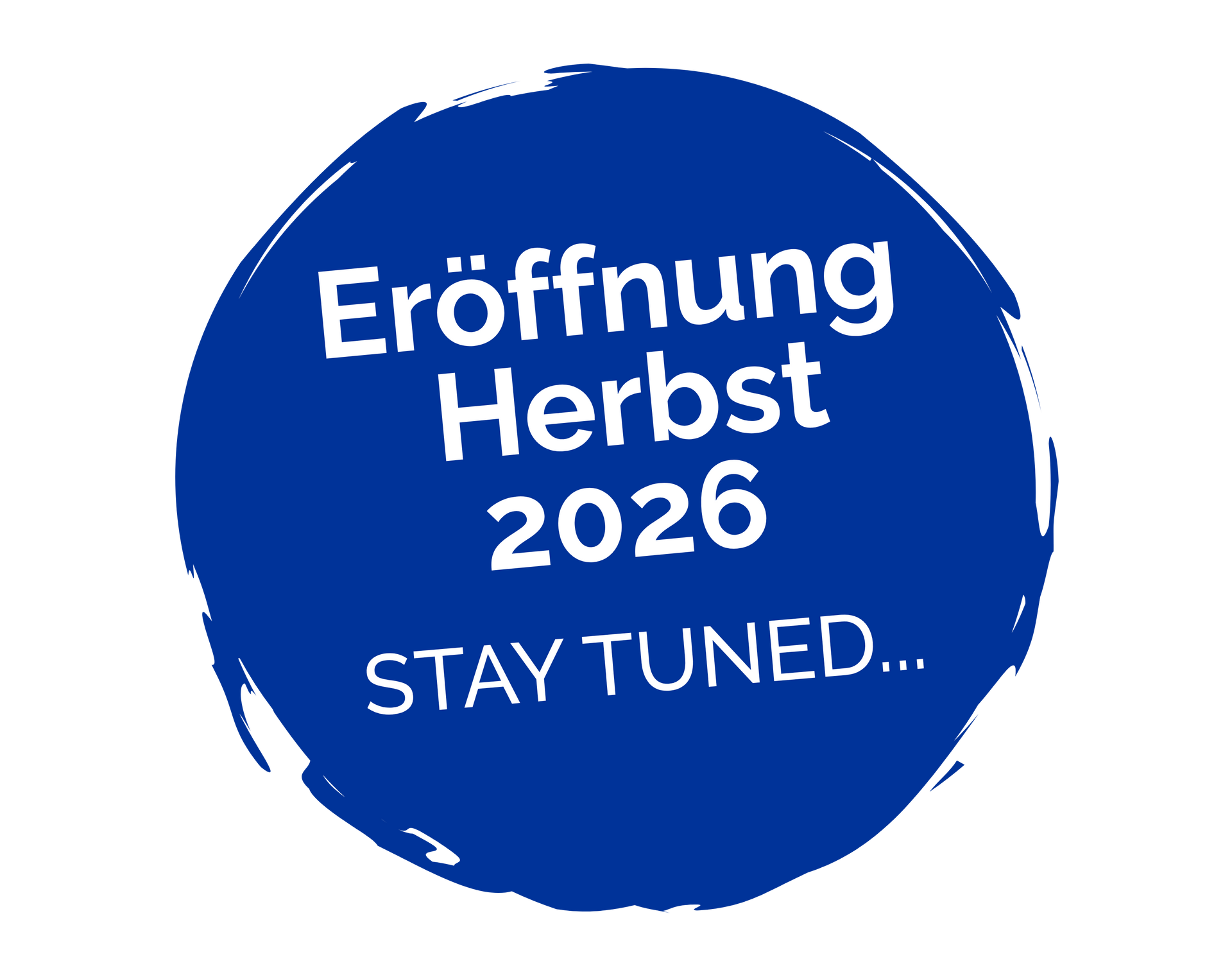 Blaues rundes Logo mit weißem Text „Eröffnung Herbst 2026 – STAY TUNED…“