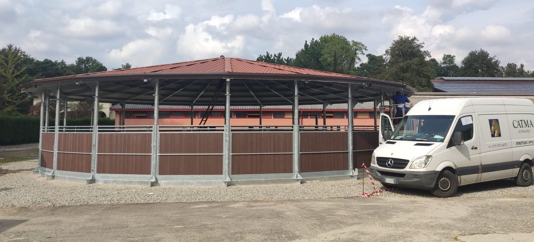 Giostra COMBI diametro 14 metri con copertura in pannelli coibentati