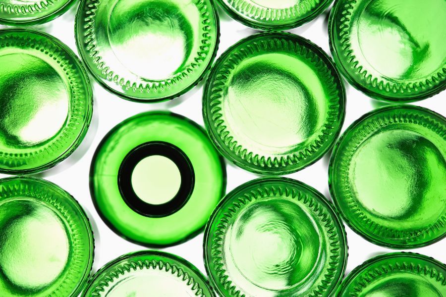 bottiglie verdi di vetro