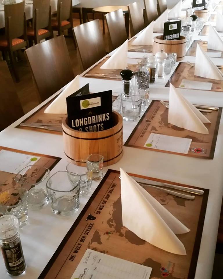 elegant gedeckter Tisch