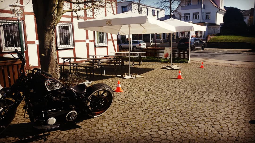 Blick auf das Haus und die Terrasse