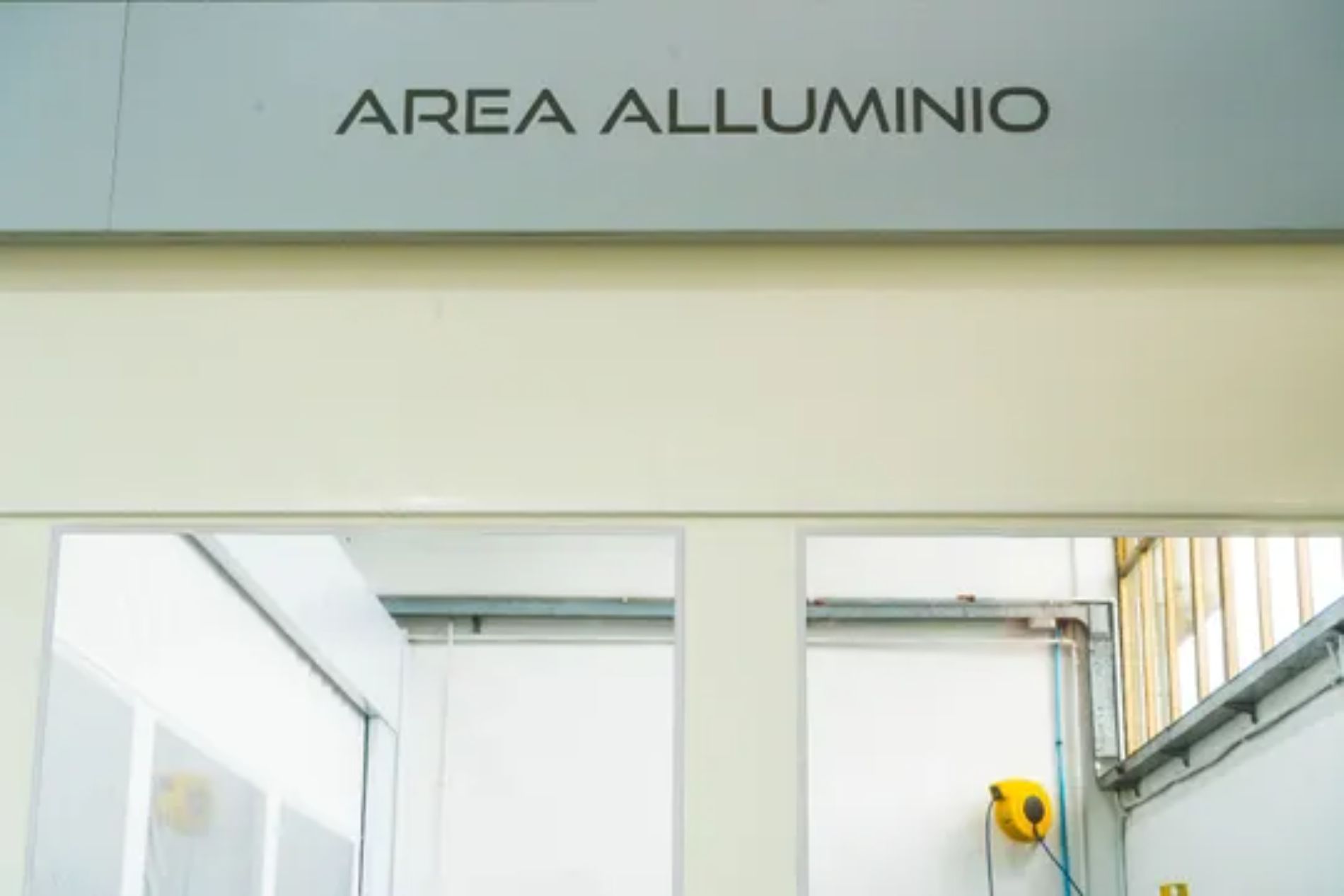 area alluminio di un'autofficina