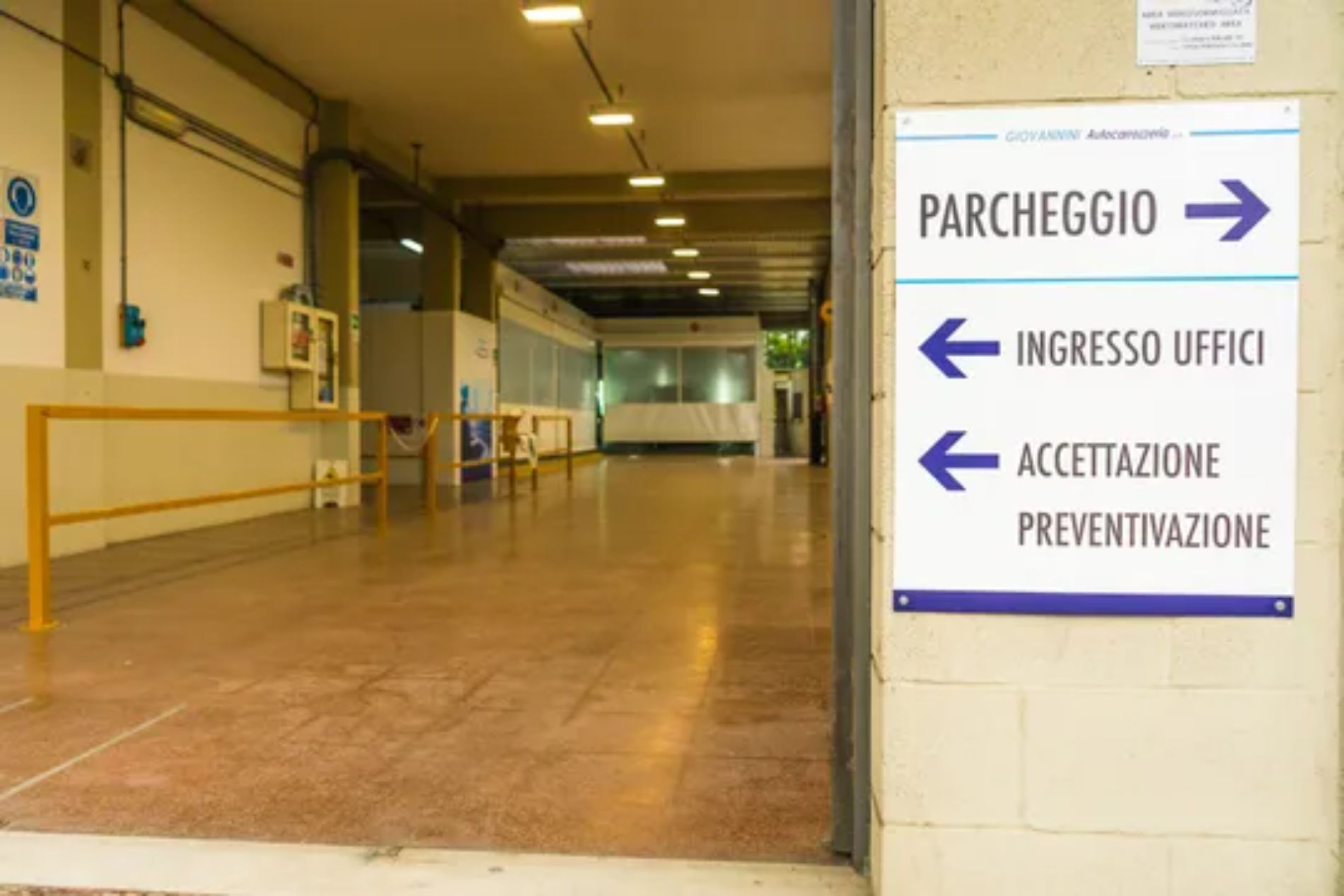 cartello di un autofficina