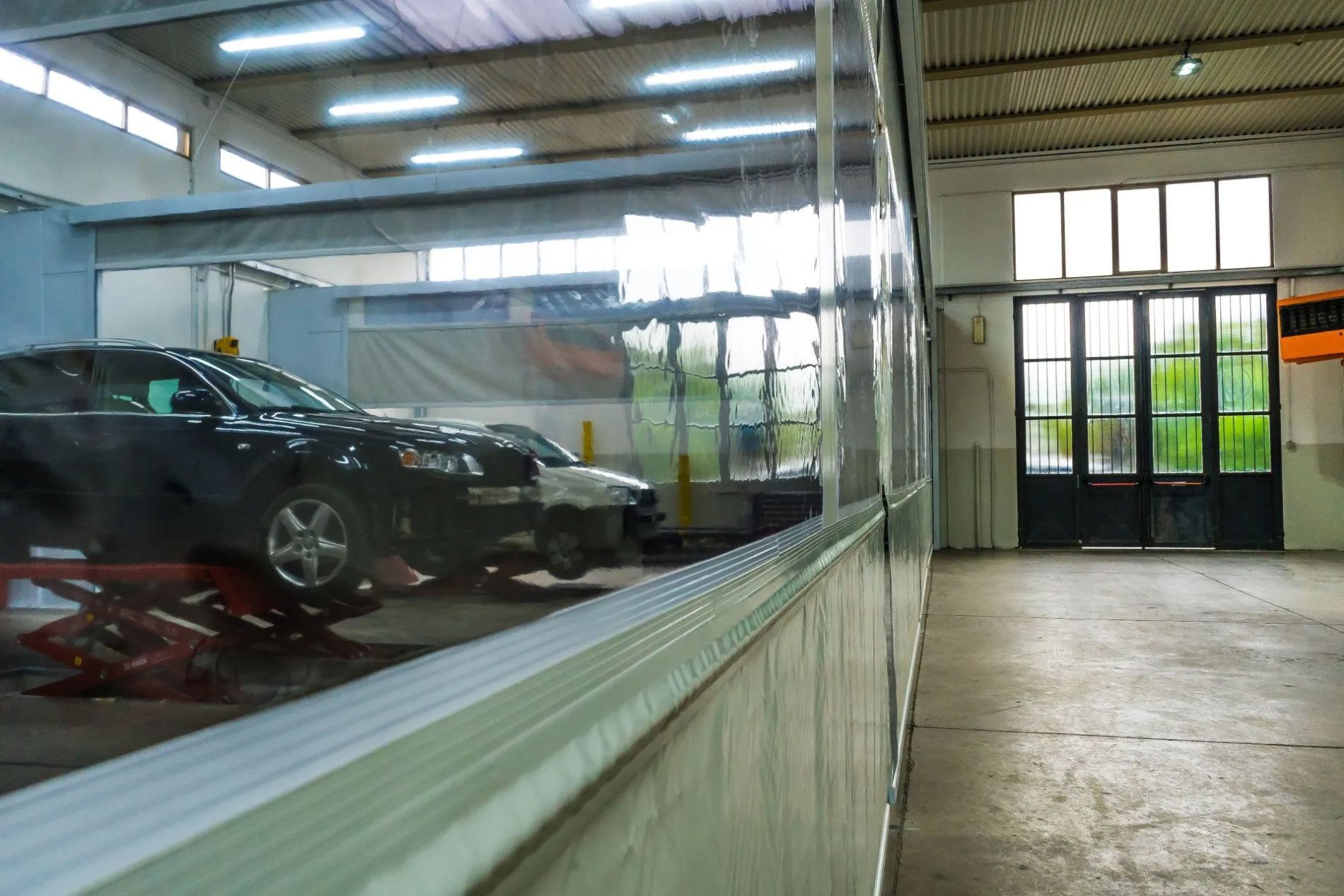 autovetture in un'autofficina