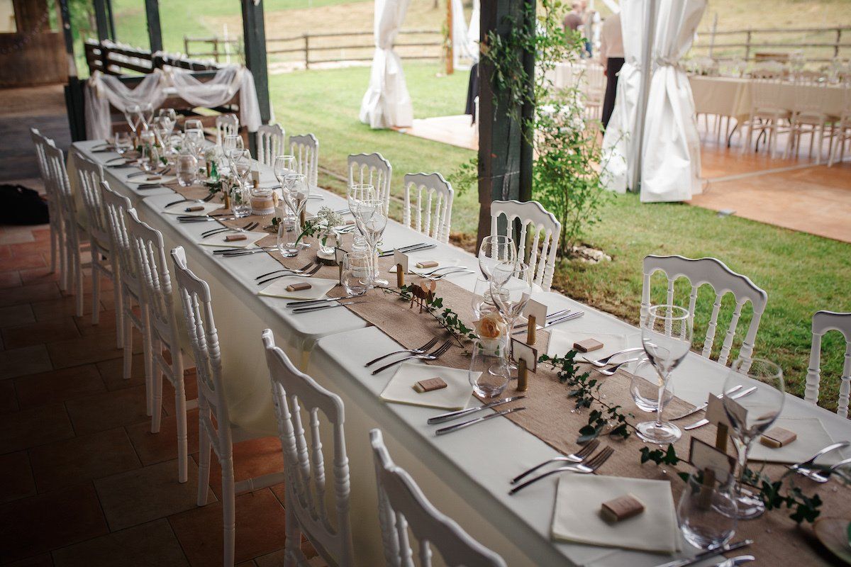 A long wedding table set outside. Argyle Catering provides wedding catering to mid-MO.