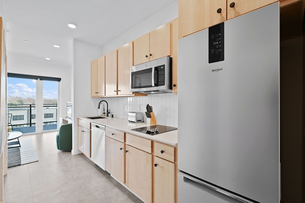 Modern apartment kitchen in Ashwaubenon, WI