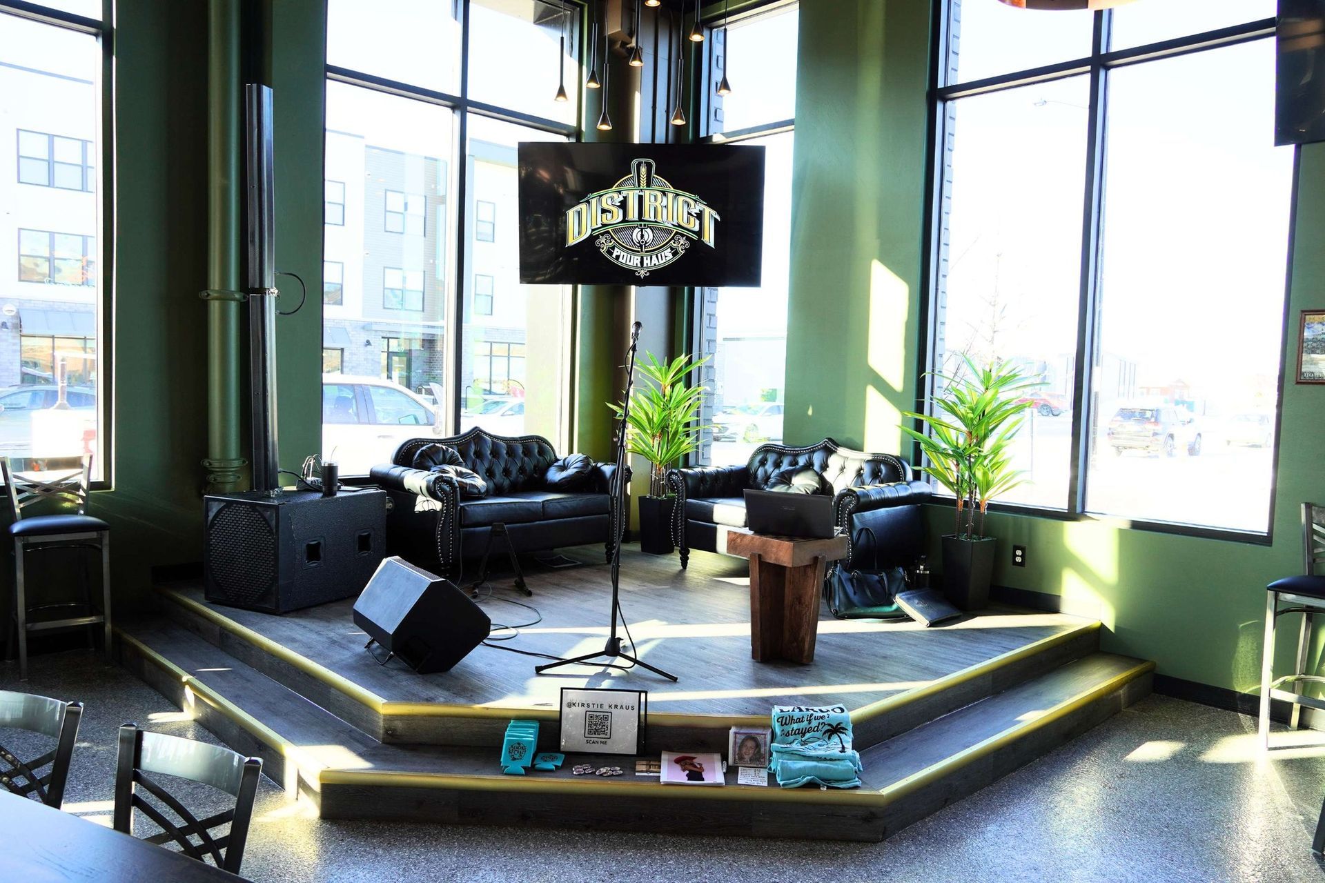 District Pour Haus stage