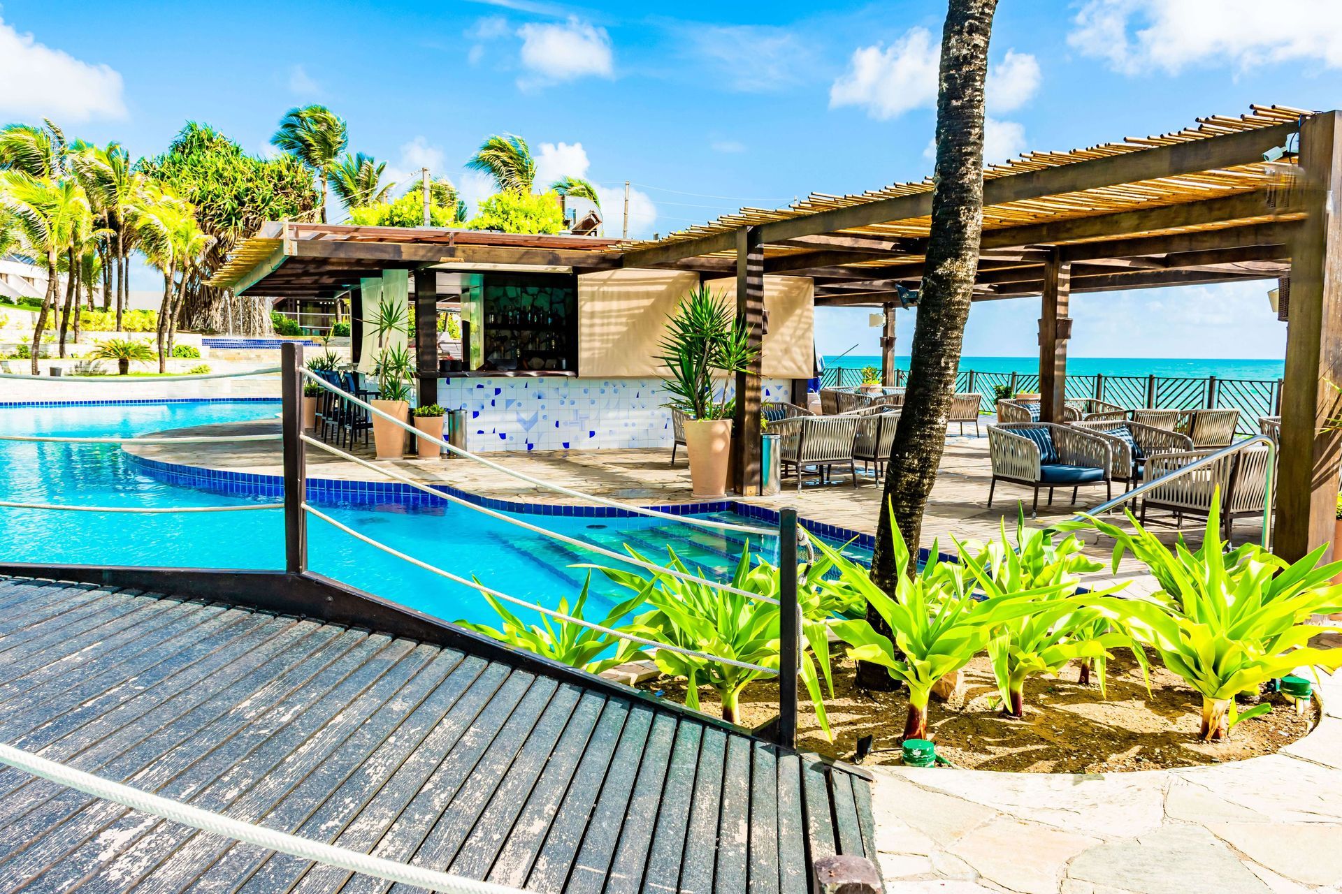 Vis Pool Bar