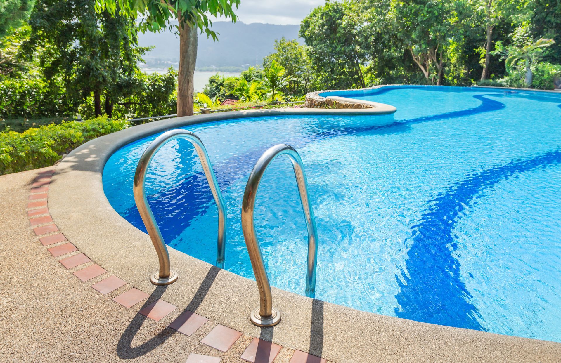Swimming pool with a view of the mountains.