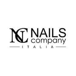 Logo per NC Nails Company Italia: testo nero su sfondo bianco. Scritte "NC" intrecciate, "NAILS company" e "ITALIA" sotto.