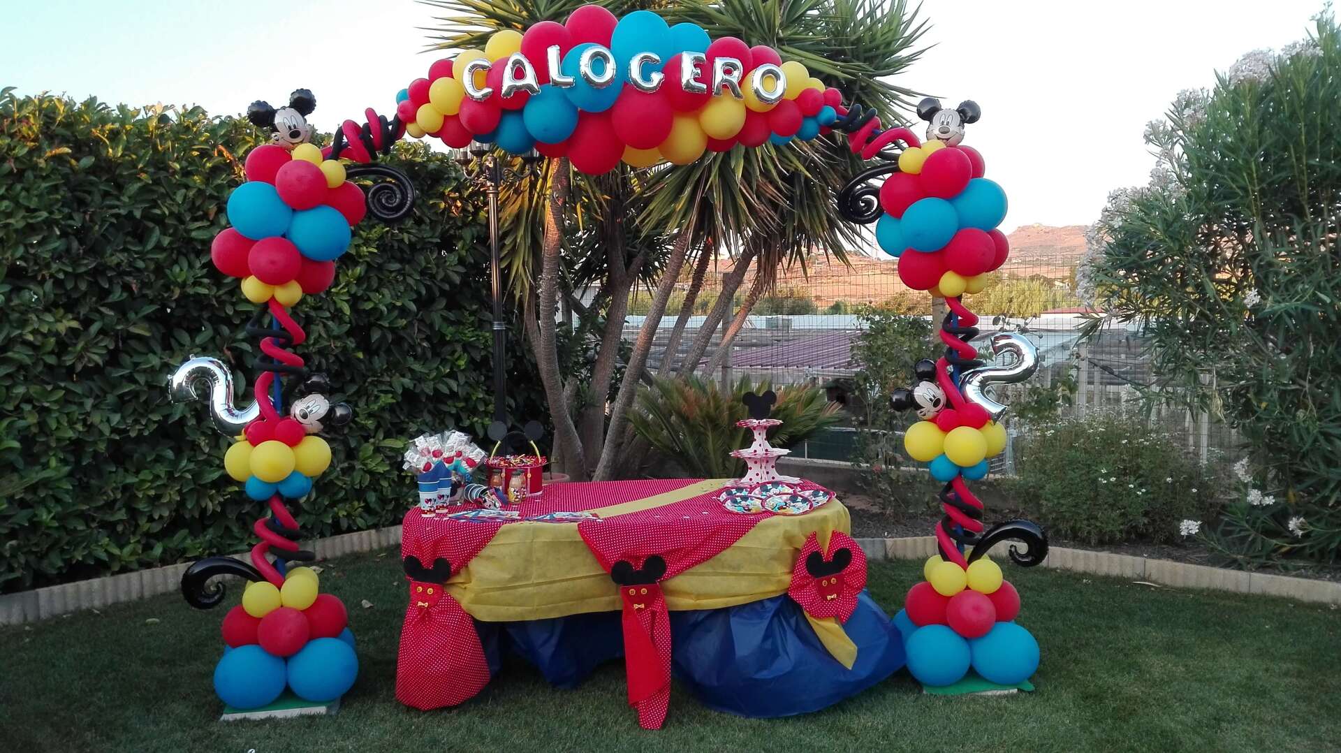 arco di palloncini colorati