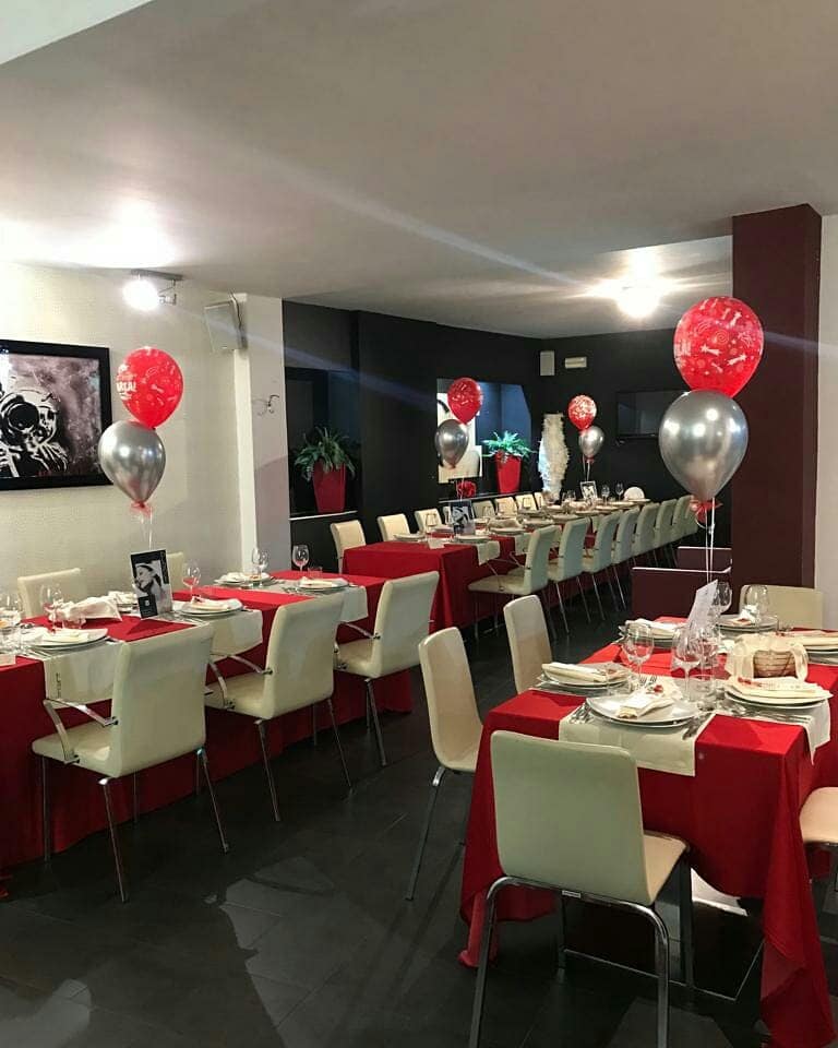 tavoli addobbati per festa