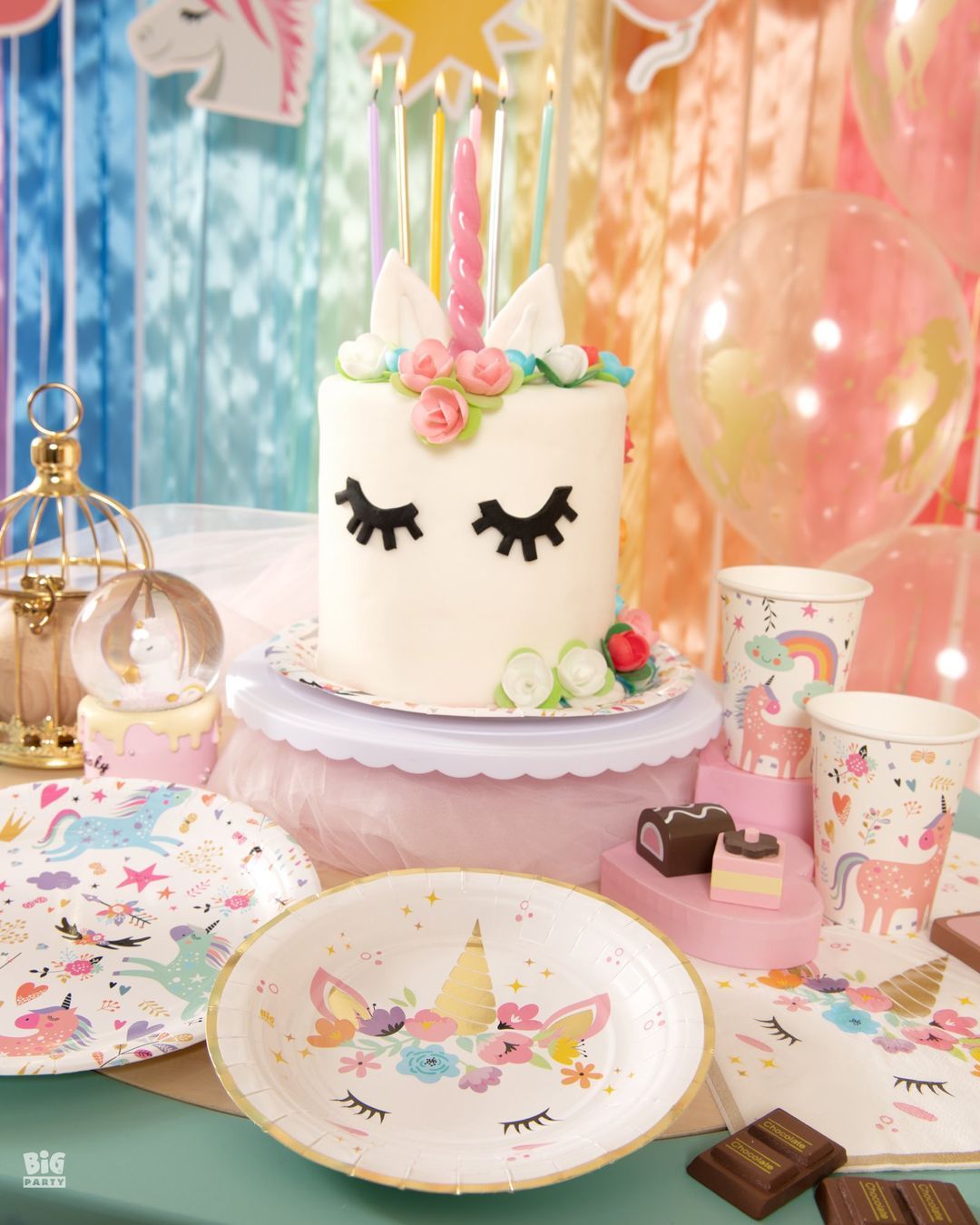 set decorativo con unicorni