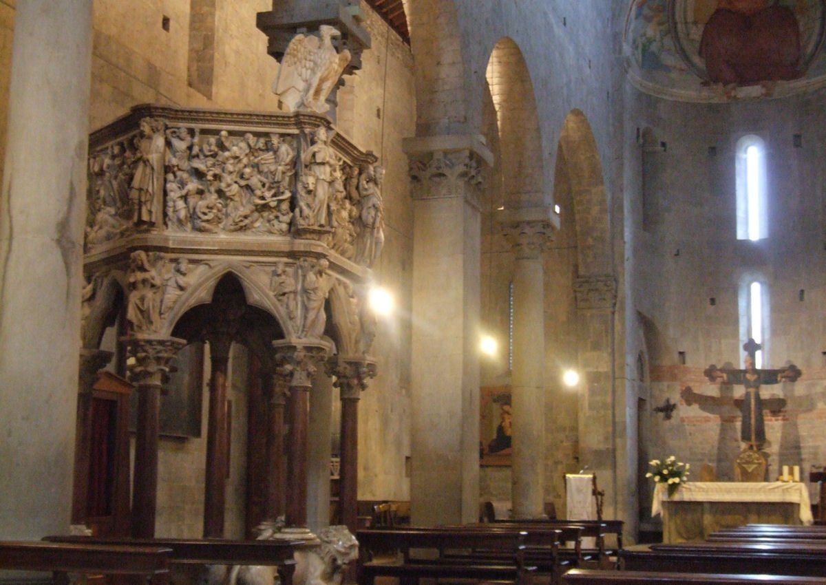 Il Pulpito di Giovanni Pisano nella Chiesa si S. Andrea Guida turistica di Pistoia Stella Fabiano