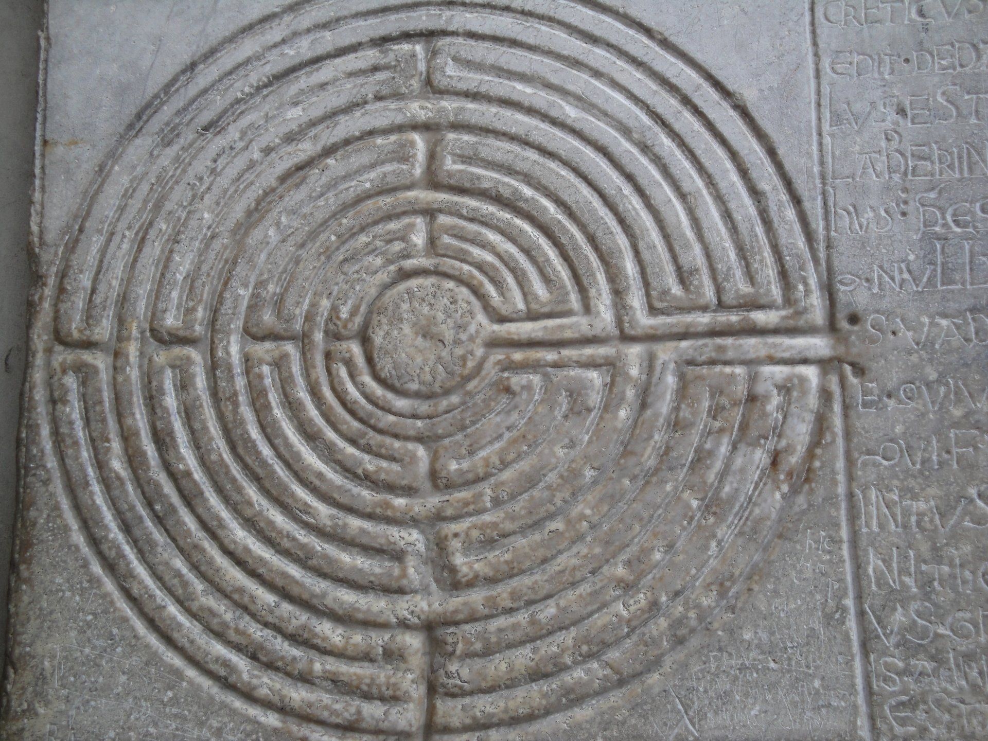 Il misterioso Labirinto della Cattedrale di Lucca Guida turistica di Lucca Stella Fabiano