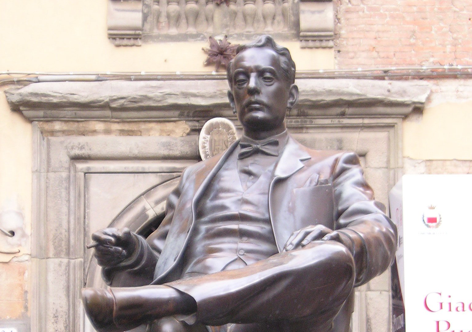 Monumento a Giacomo Puccini Lucca Guida turistica di Lucca Stella Fabiano
