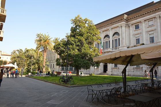 Piazza Dante - Pisa - Guida turistica di Pisa Stella Fabiano