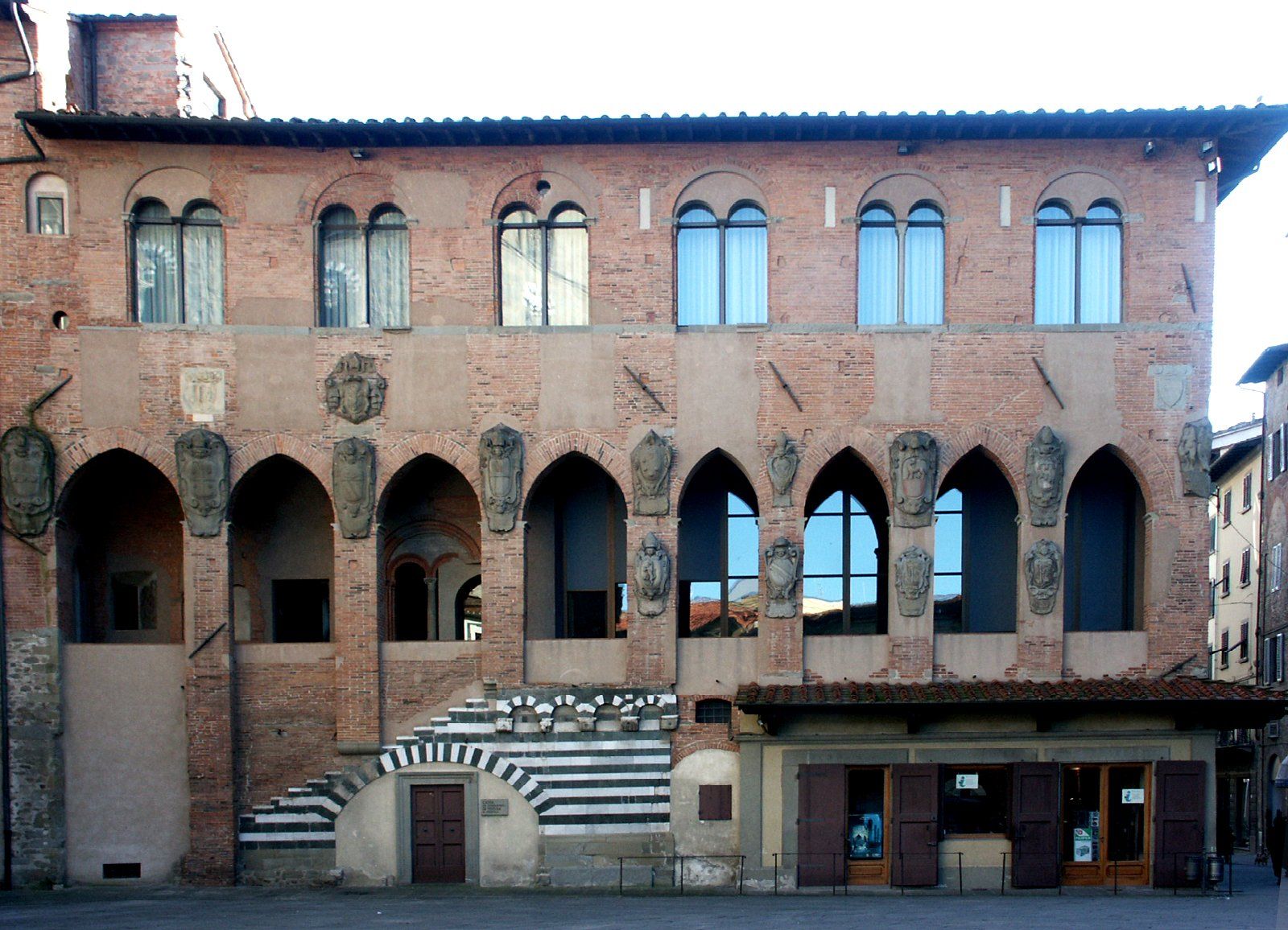 Antico Palazzo dei Vescovi Guida turistica di Pistoia Stella Fabiano