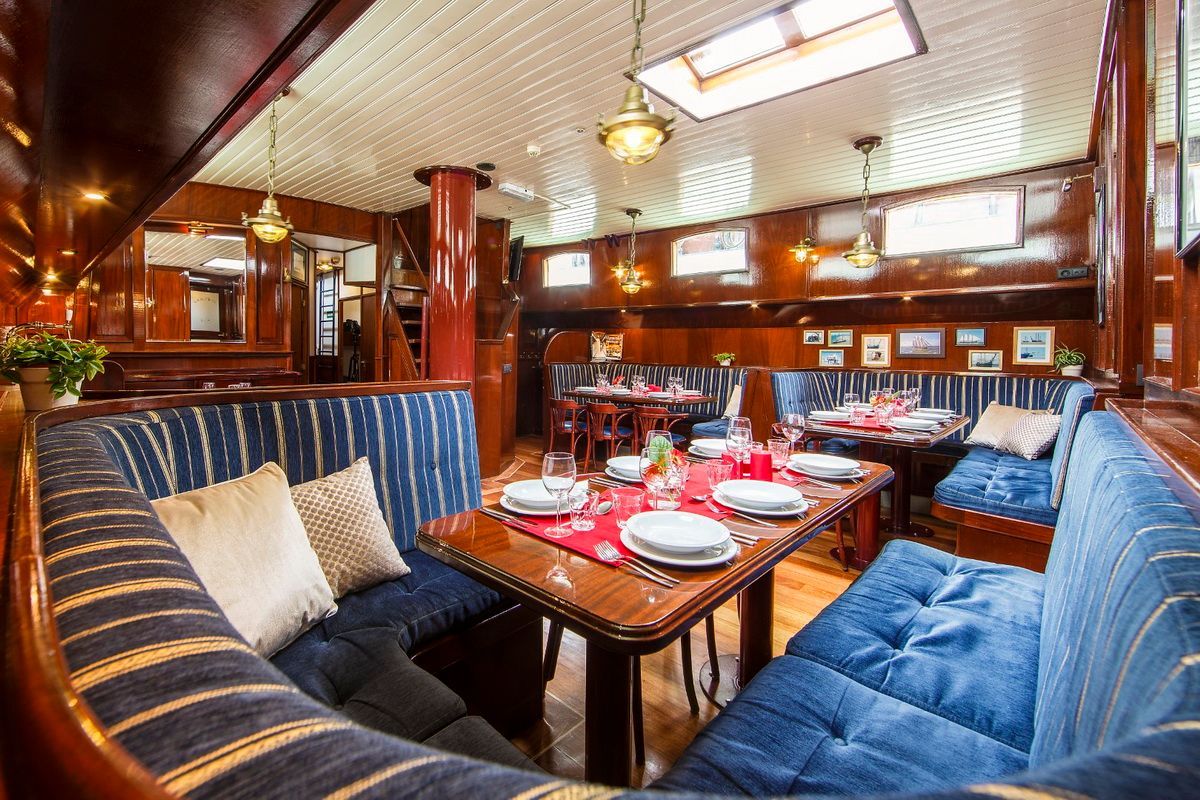 Salon van zeilschip Morgana