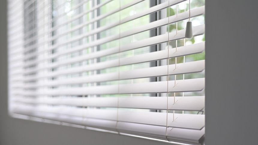 How To Choose Between Horizontal and Vertical Blinds