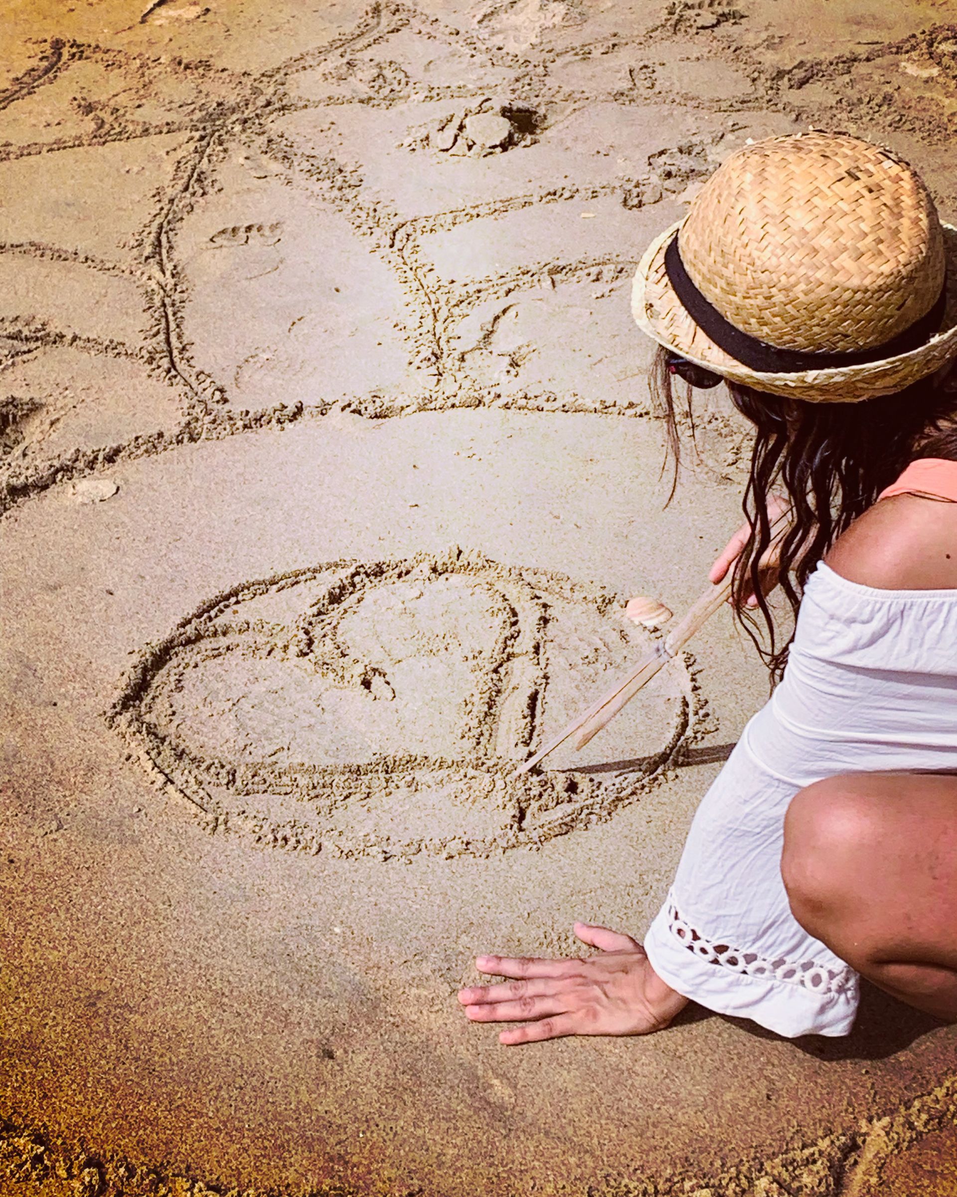 Beach Mandala's, connect with the elements, enjoy the beach & be creative.