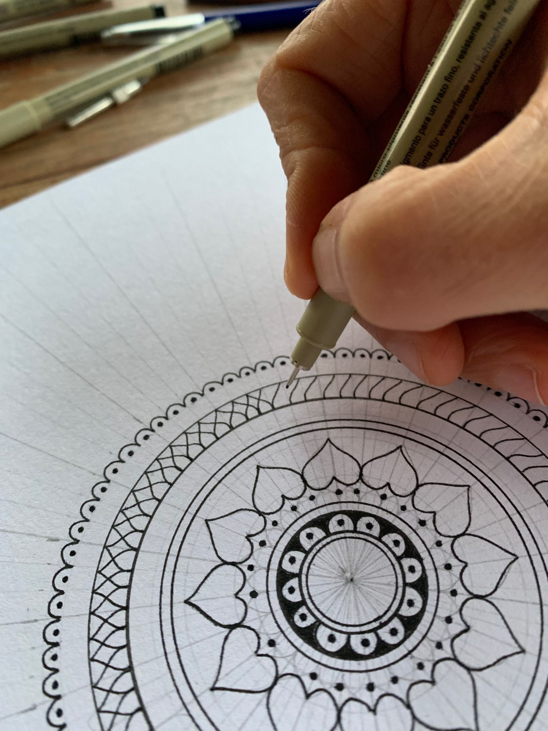 Creating mandala's, step by step a journey to Innerpeace