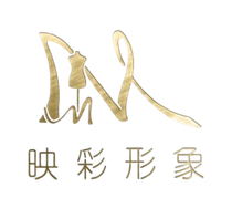 帶有中文的金色標誌
