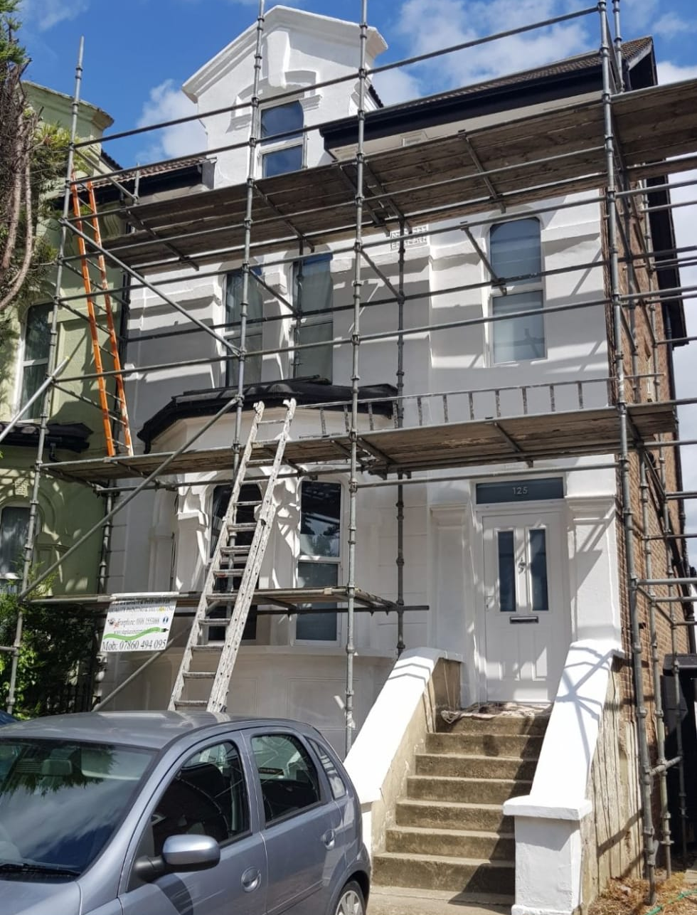 Painting and decorating services in London and Essex. Interior, exterior, and wallpapering with expert results. Free quotes.