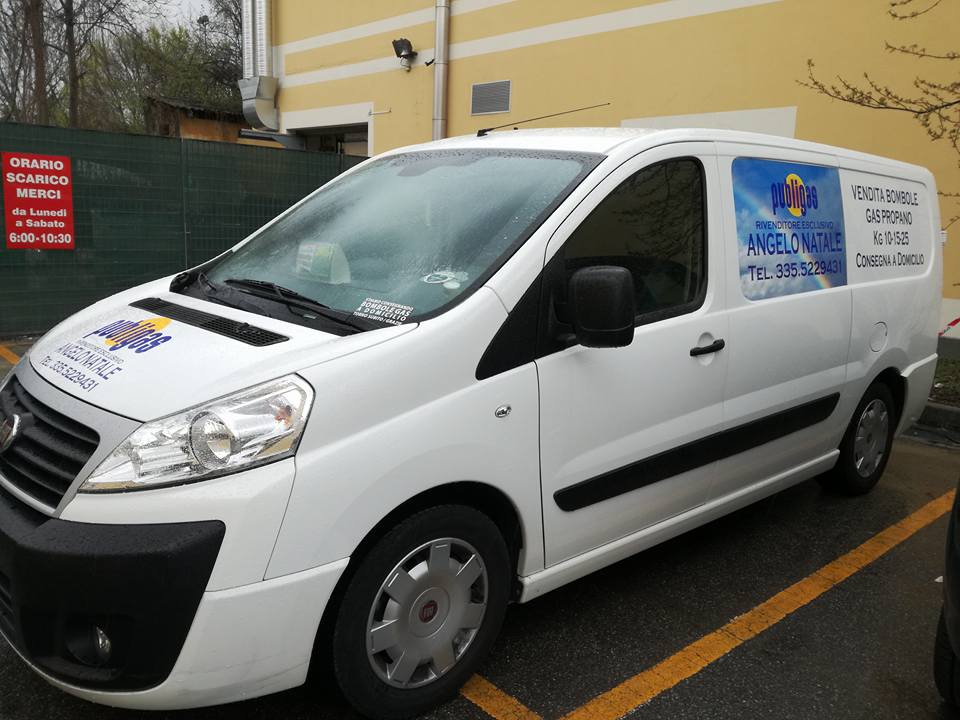 furgone adibito per consegne bombole