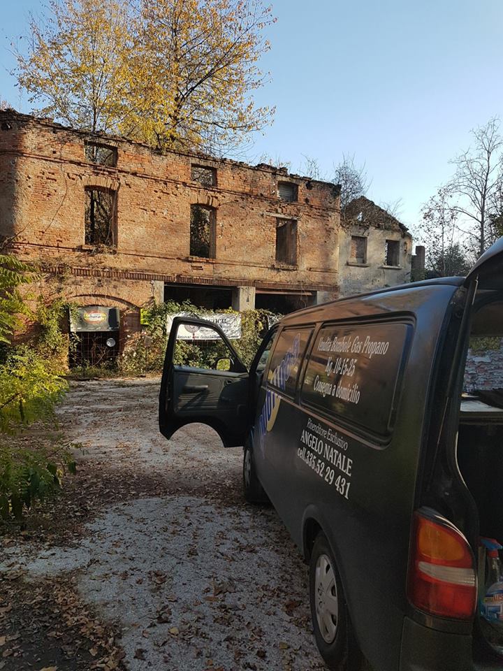 mezzo consegne bombole a gas